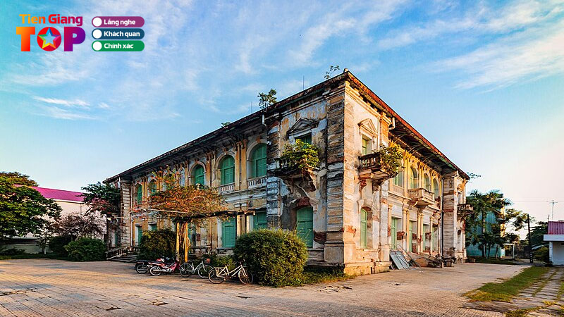 Dinh-tinh-truong-go-cong-tien-giang-ngoi-biet-thu-bi-lang-quen-tiengiangtoplist