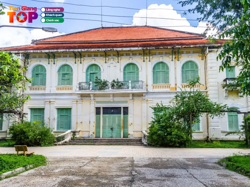 Dinh-tinh-truong-o-dau-tiengiangtoplist