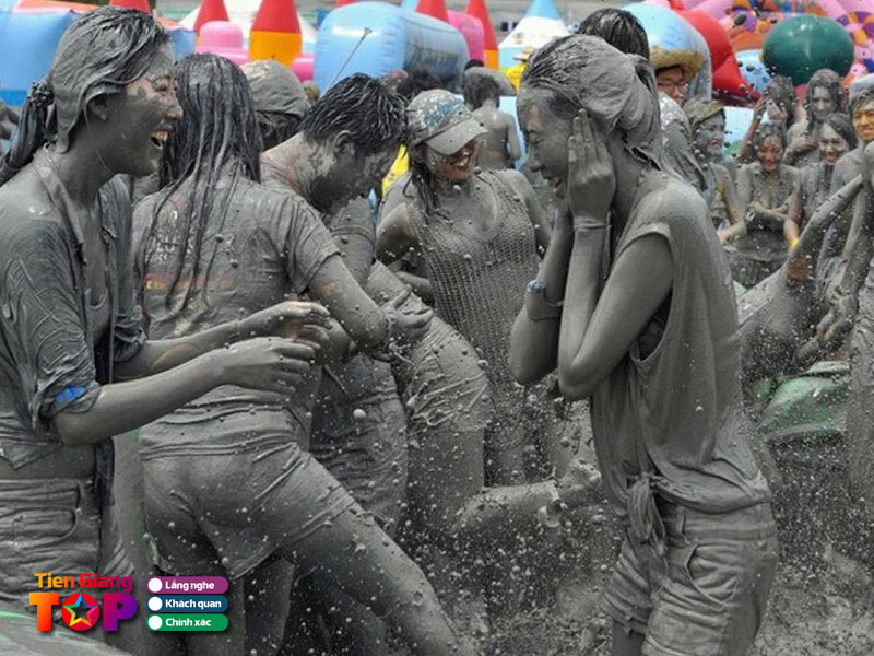 Tham-gia-le-hoi-tam-con-tam-bun-vo-cung-doc-dao-tiengiangtoplist