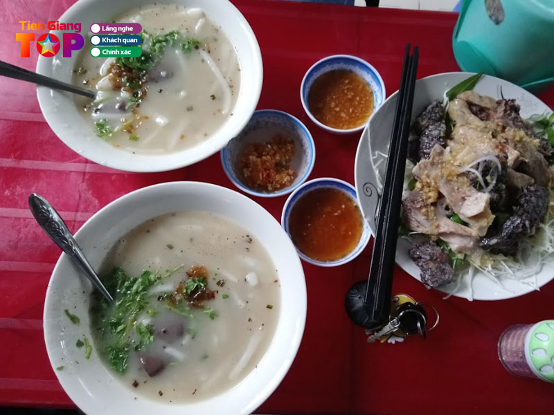Banh-canh-bot-xat-co-nga-tiengiangtoplist