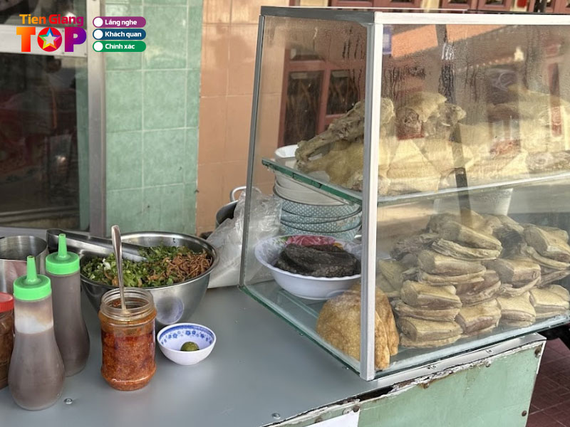 Bun-mang-vit-chi-trang-tiengiangtoplist