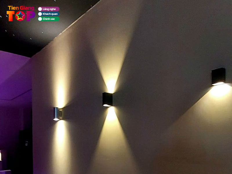 Cua-hang-den-led-trang-tri-min-tiengiangtoplist
