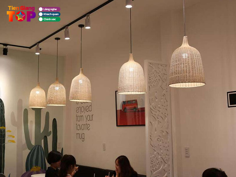 Cua-hang-den-trang-tri-tan-dat-tiengiangtoplist