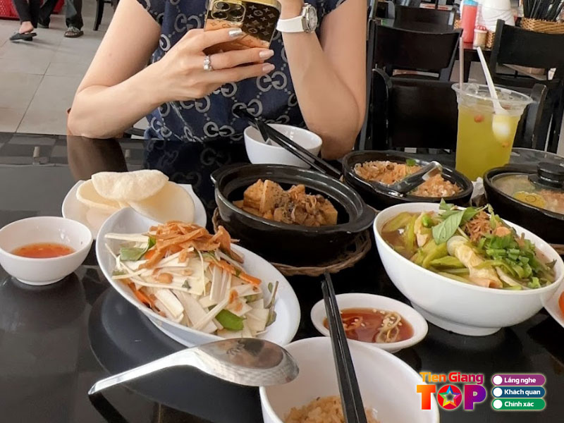 Am-thuc-chay-com-nieu-quan-tiengiangtoplist