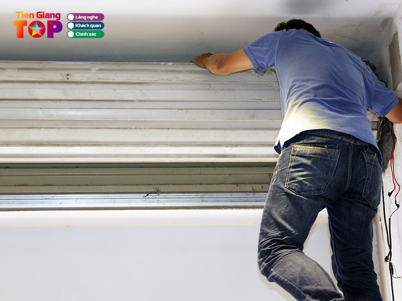 Cua-cuon-canh-viet-tiengiangtoplist