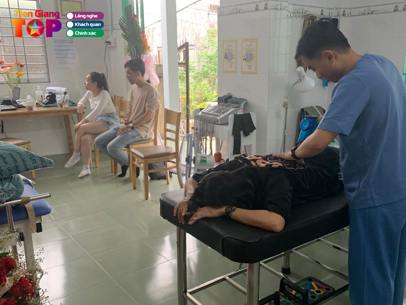 Phong-tap-vat-ly-tri-lieu-trong-ngon-tiengiangtoplist