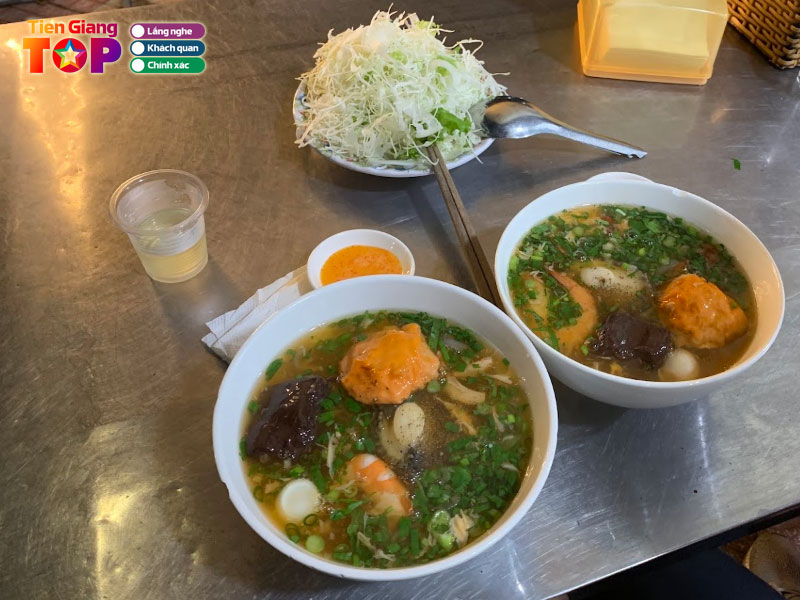 Banh-canh-cua-a-dat-tiengiangtoplist