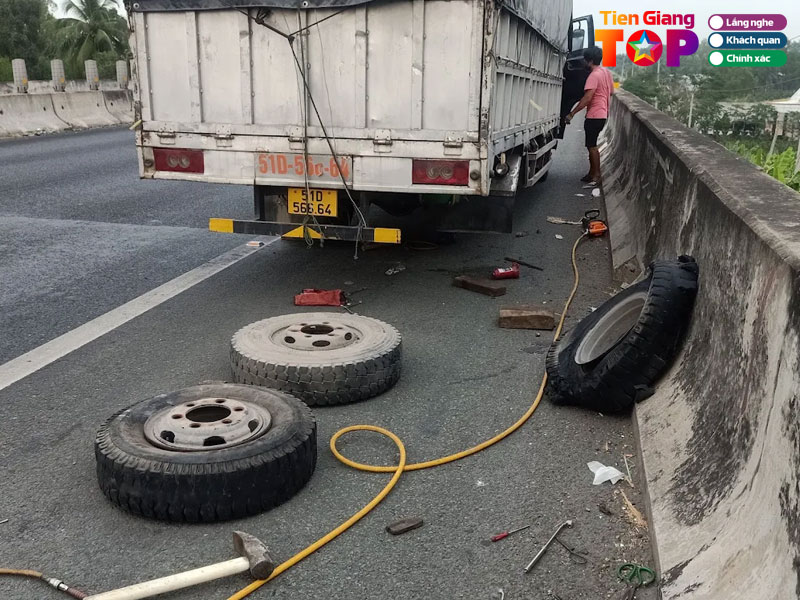 Va-vo-luu-dong-cao-toc-trung-luong-1-tiengiangtoplist