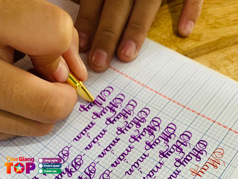 Mot-so-loi-ich-cho-con-em-minh-luyen-viet-chu-dep-tai-trung-tam-tiengiangtoplist